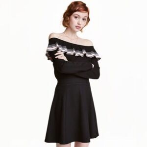 ✨H&M Black & Pink Off the Shoulder Sweater✨